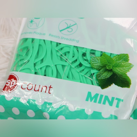 150 Count Mint Dental Floss Picks Thinner & Stronger Professional Clean 1 Pack - Picture 3 of 10